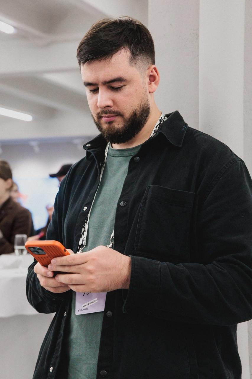 В сентябре поднял себя с рабочего стула и доехал до питерского митапа Альфы
Был не с какими-то ожиданиями и хорошим настроением, но оч был рад, что одобрили офлайн | Сетка — социальная сеть от hh.ru