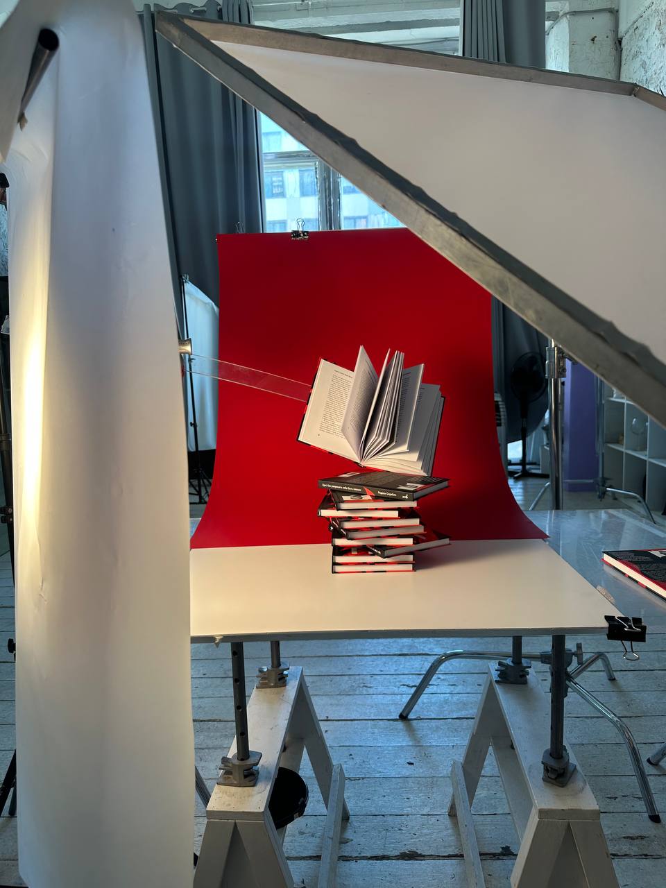 Съёмки «Бунта»
Пока я в отпуске, работа всё равно идёт. На днях снимали «Бунт» для сайта. На съёмках была моя помощница Таня | Сетка — социальная сеть от hh.ru