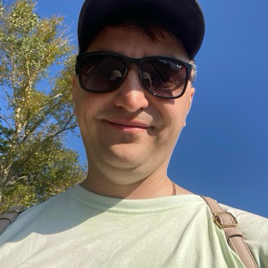 Руслан Петров
