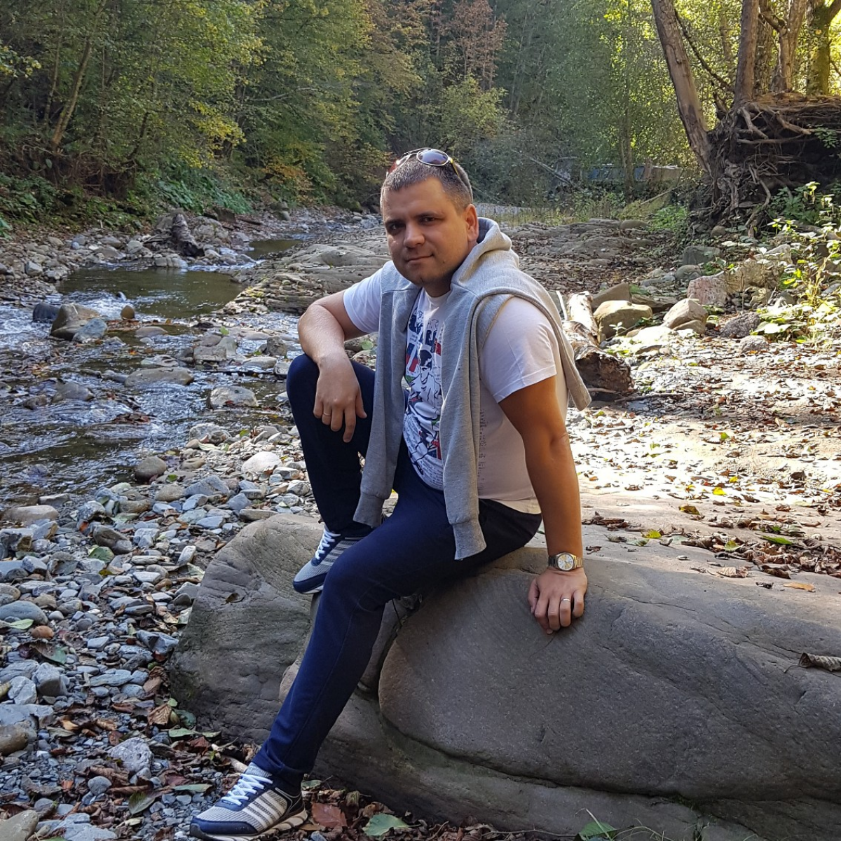 Александр Лавриков