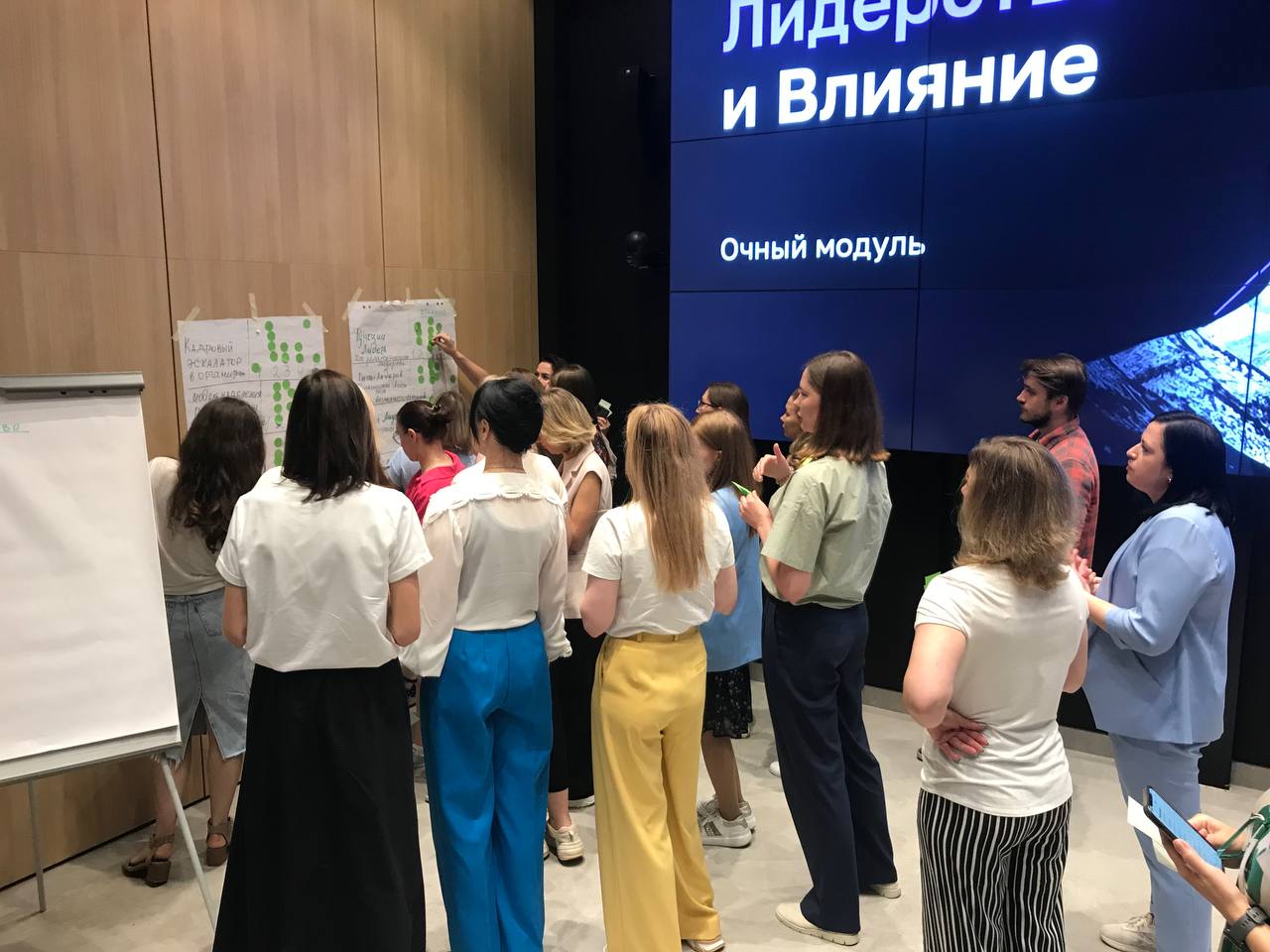 👀 А нас и тут и там показывают — очная встреча в topcareer | Сетка — социальная сеть от hh.ru