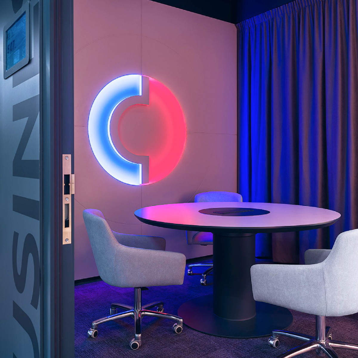 Новосибирский IT-офис Совкомбанка – лучший  корпоративный офис 🛋️ 

19 сентября прошла церемония награждения премии Workplace Awards – одной из самых значимых на рынке коммерческой недвижимости | Сетка — социальная сеть от hh.ru