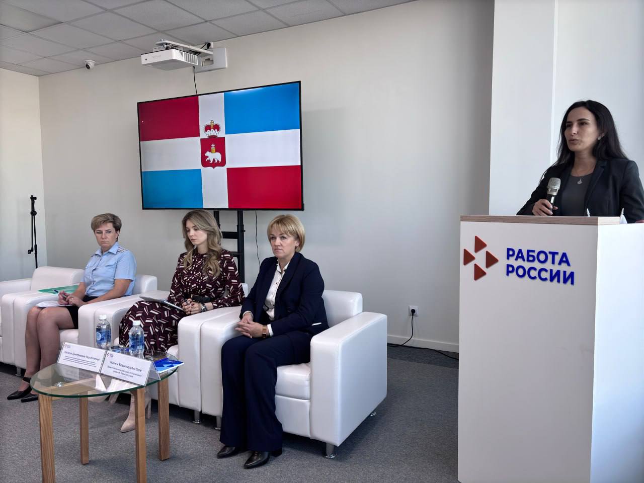 🤔 Как и где искать кадры?
Вместе с заместителем министра социального развития Пермского края Мариной Визе обсудили кадровые вопросы на семинаре по привлечению иностранных специалистов в российские ком... | Сетка — социальная сеть от hh.ru