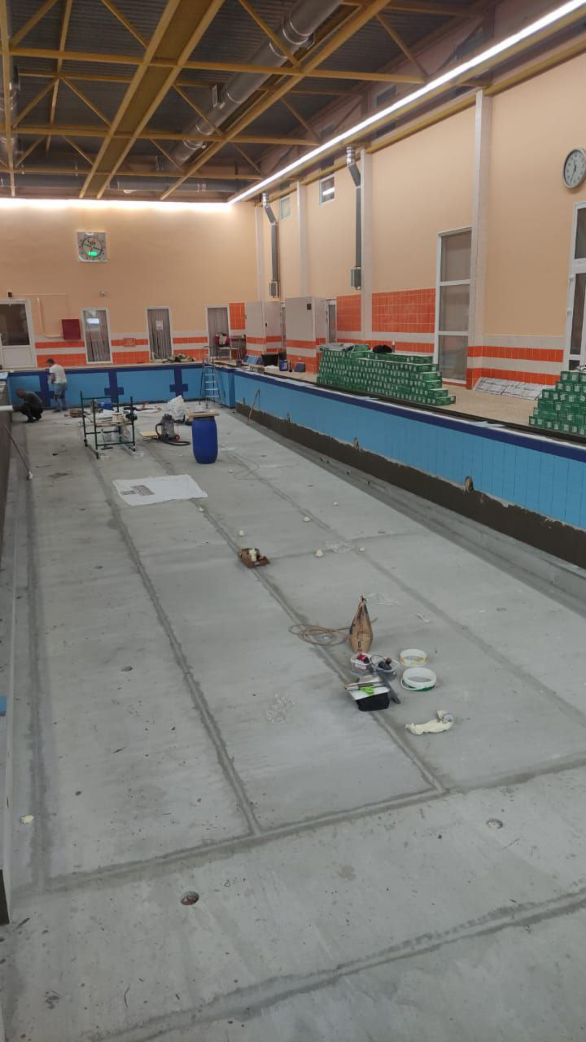 Реализуем очередной бассейн. Плитка.https://yandex.ru/maps/org/skkvizit/24542163555?si=x9xhbvx8zcupd7chch7kyv1k0g | Сетка — социальная сеть от hh.ru