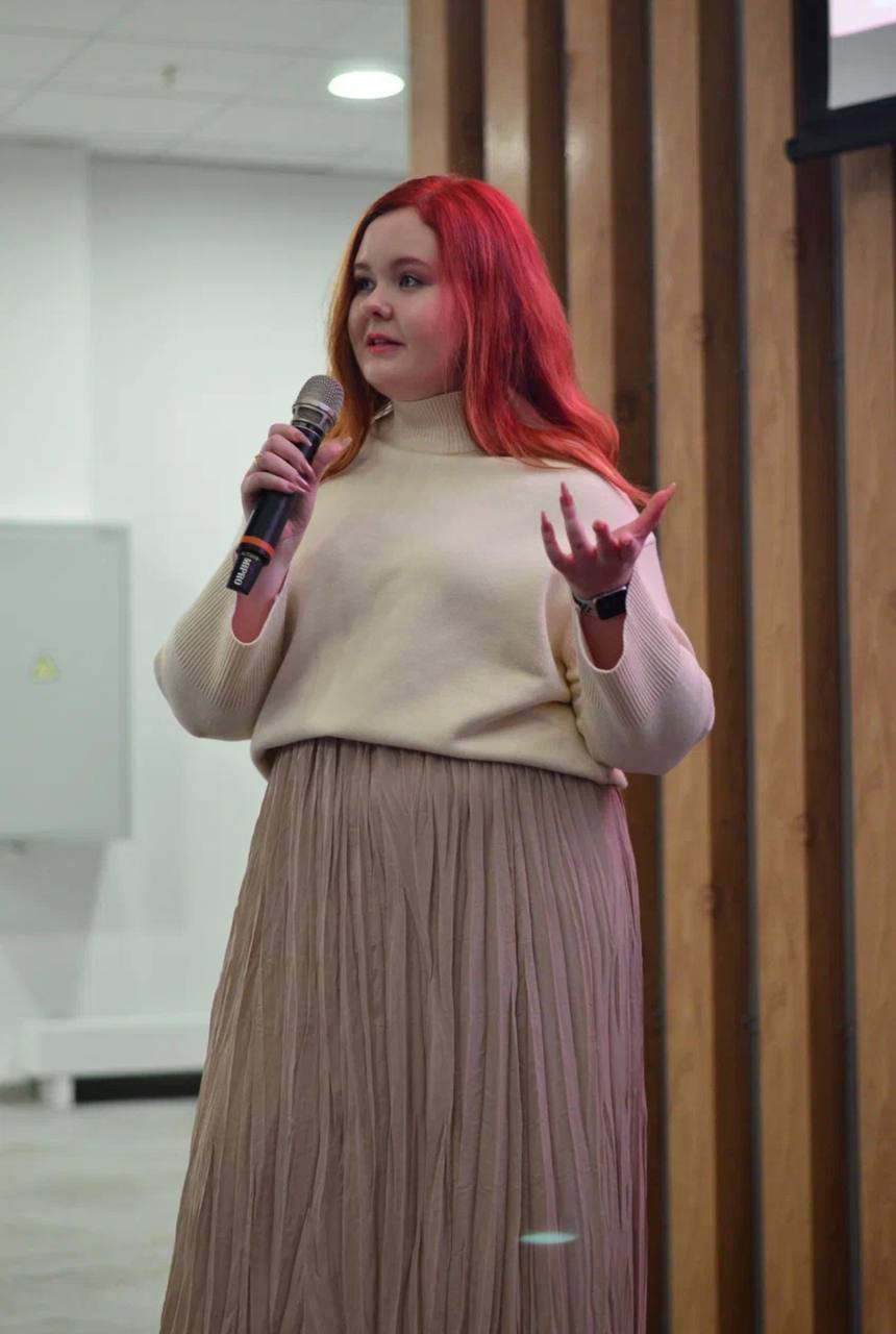 Vibe вчерашней презентации Plekhanov Case Club
В клуб я пришла 4 года назад в команду SMM с полным непонимаем что вообще там происходит и что такое кейсы | Сетка — социальная сеть от hh.ru