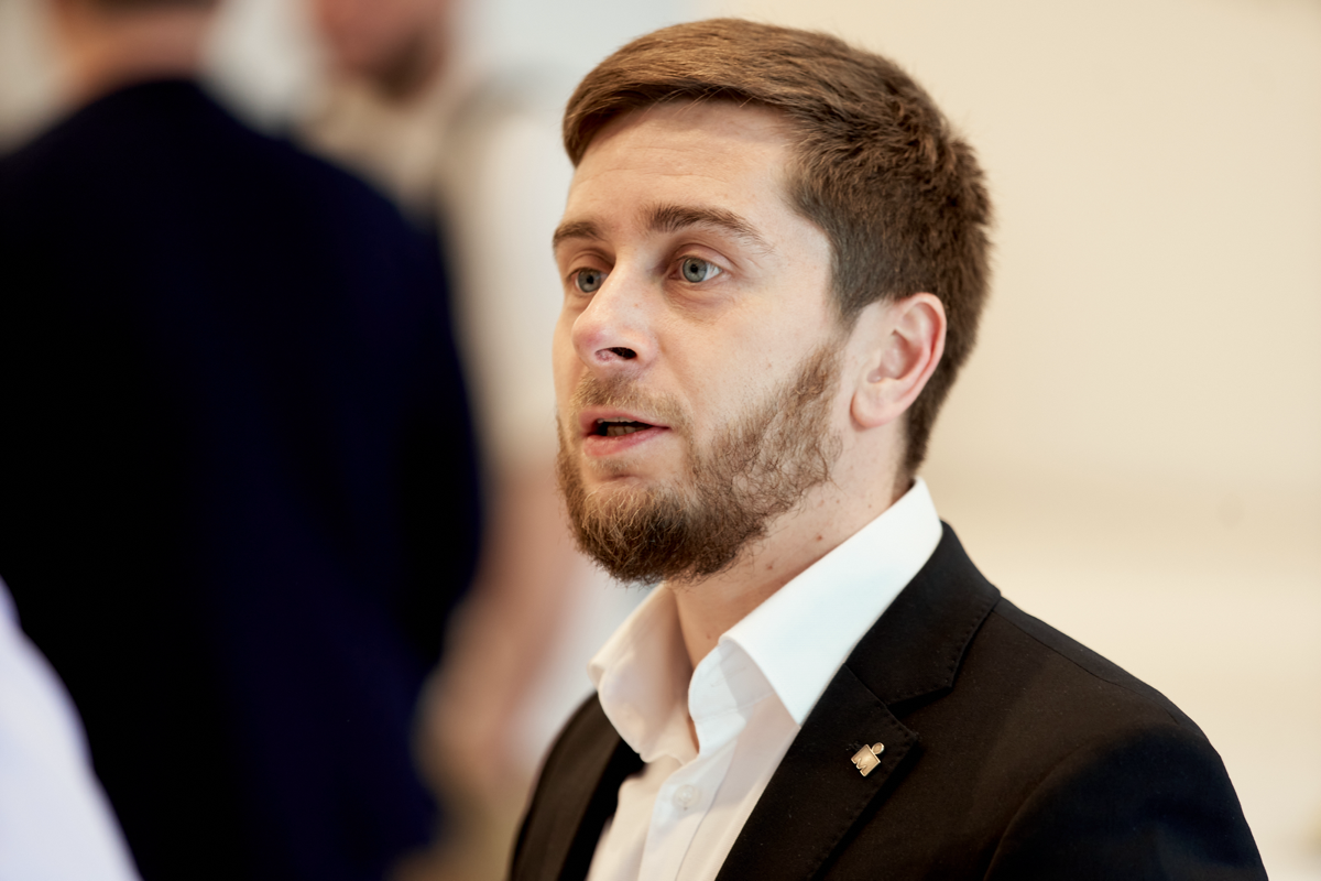 Денис Потапов