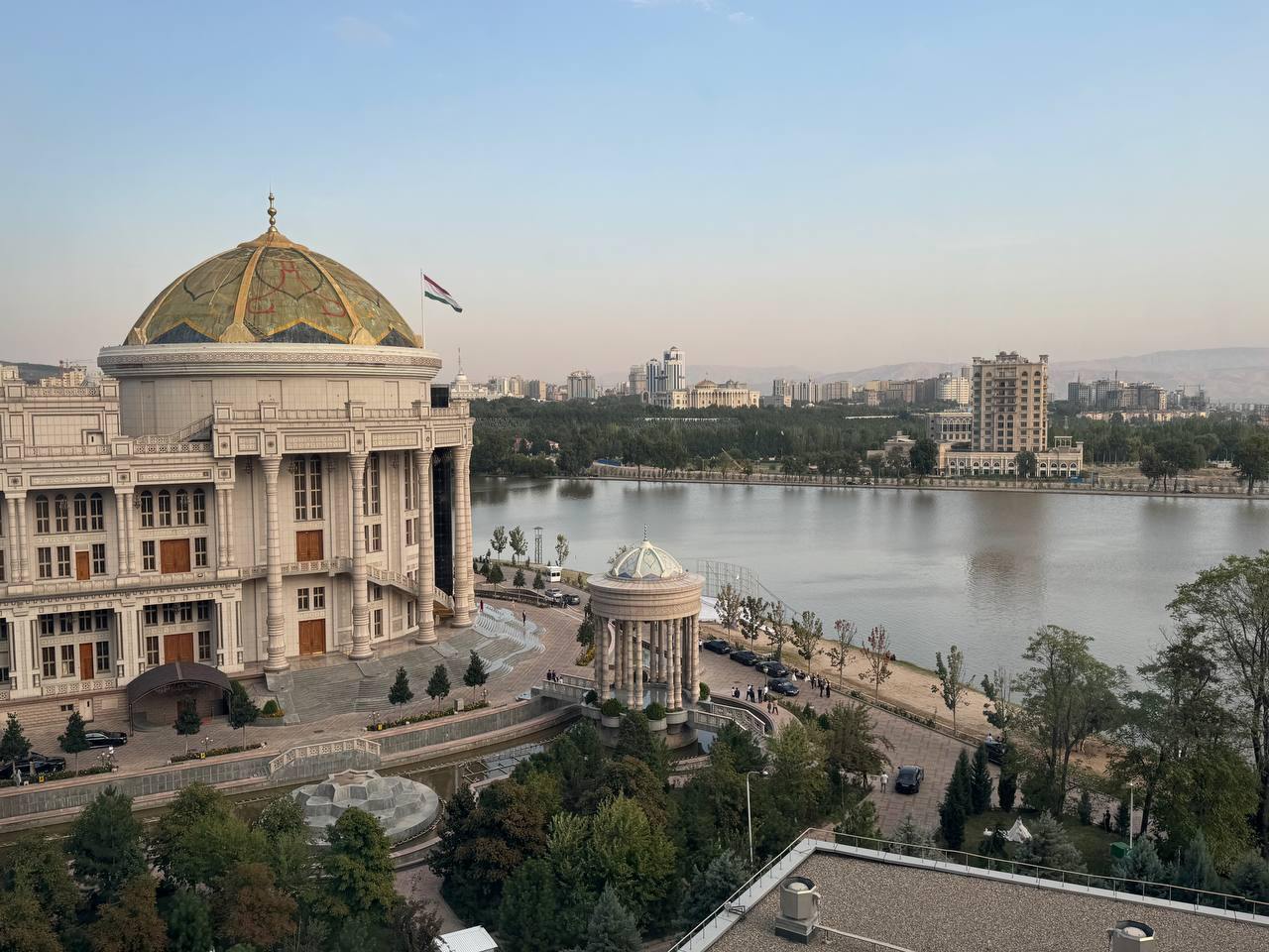 Татьяна Ким поделилась впечатлениями о первой поездке в Таджикистан.
Выход компаний такого масштаба сильно встряхнёт digital-рынок. Я верю и надеюсь, что это станет толчком для развития IT в стране | Сетка — социальная сеть от hh.ru