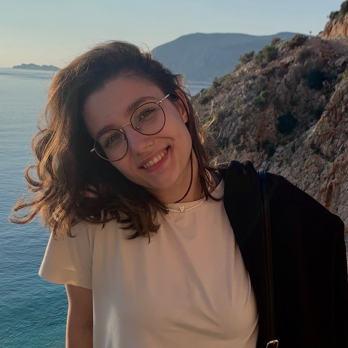 Арина Славова