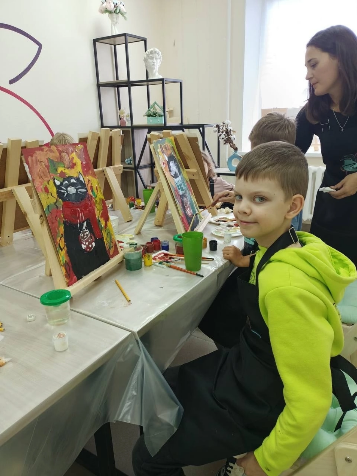 Приглашаю деток на занятия  масляной живописи . Занятия проходят в городе Тюмень, центральный район. 
 
Обучаем основам живописи. Прививаем вкус, надсмотренность | Сетка — социальная сеть от hh.ru