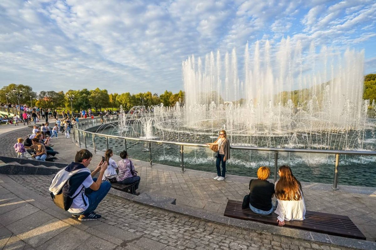 ⛲️ Сегодня завершается сезон работы фонтанов в Москве
Зимой их будут готовить к новому сезону
📲Подпишитесь на Вдвижении | Сетка — социальная сеть от hh.ru