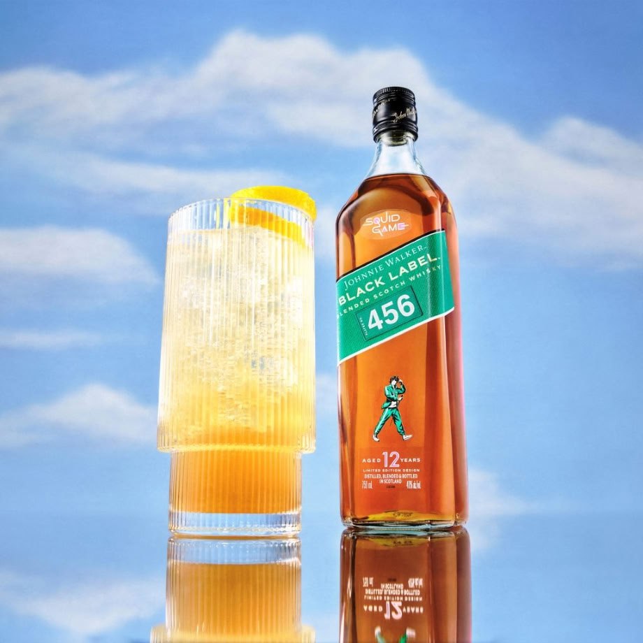 Johnnie Walker выпустил эксклюзивный виски совместно с «Игрой в кальмара». Коллаб посвящён выходу второго сезона сериала на Netflix.
Правда, из эксклюзива только бутылка | Сетка — социальная сеть от hh.ru