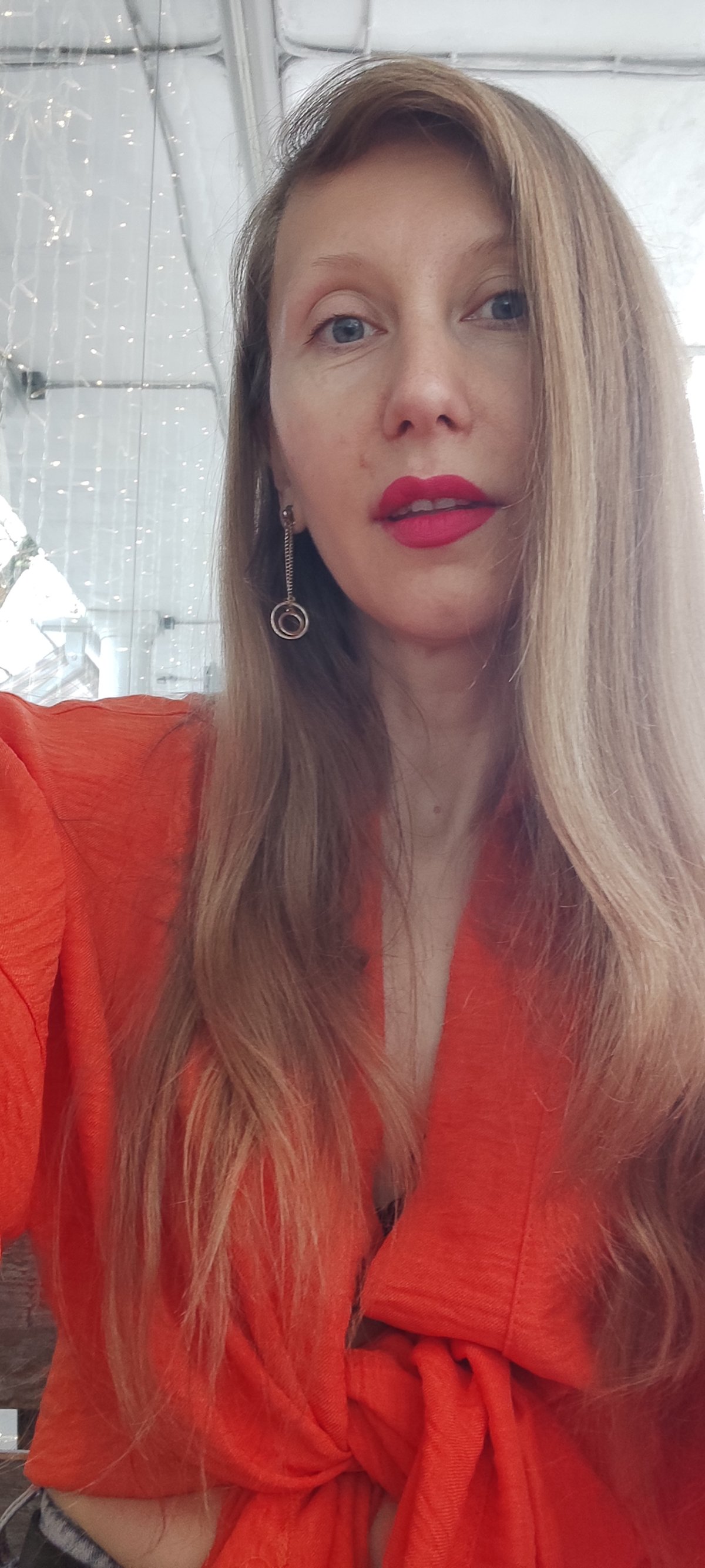 Всем привет 🙋‍♀️
Я - руководитель дизайн-команды.
Разрабатываем концептуальный дизайн, брендинг, презентации и упаковку | Сетка — социальная сеть от hh.ru