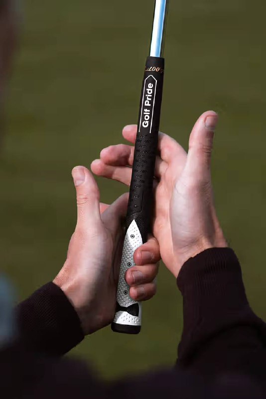 Производитель экипировки для гольфа Golf Pride выпустил серию аксессуаров в честь 60-летия культового фильма о Джеймсе Бонде «Голдфингер» | Сетка — социальная сеть от hh.ru