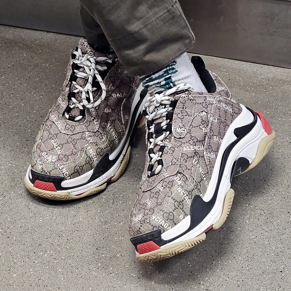 И снова ДОРОГО-БОГАТО!
Gucci X Balenciaga Triple S
Как обычно "Дьявол в деталях!"
💰Цена -1
😀Цена -2
**
И о погоде ☁️
Сегодня в Москве пасмурно
Утром +11 ☁️
Днём +12 ☁️
Вечером +12 ☁️
#обувь #октябрь #... | Сетка — социальная сеть от hh.ru