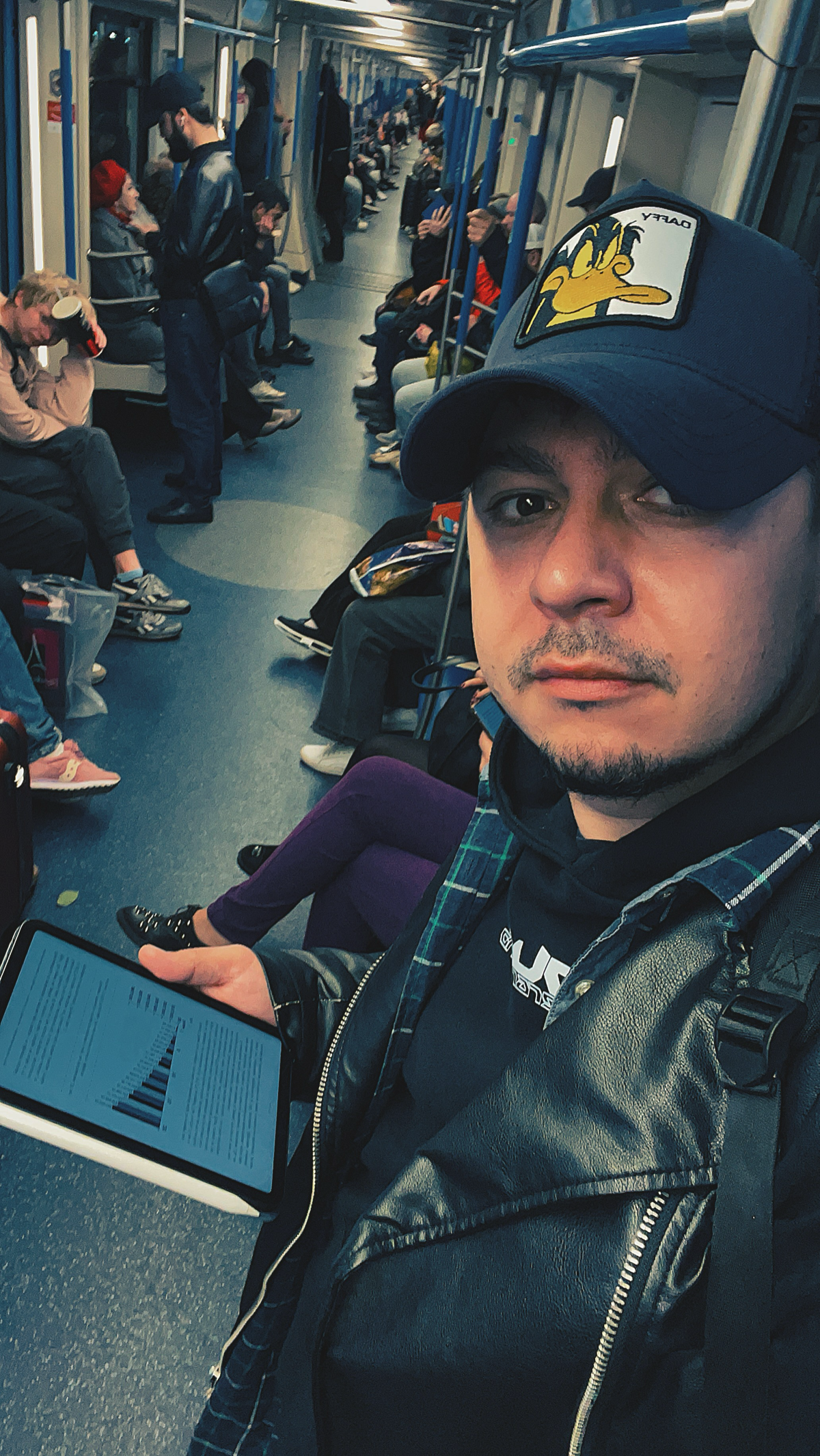 Сейчас читаю книгу «Накопительный эффект» в голове происходят новые нейронные связи и отличные мысли к дальнейшему развитию 💪🏻✅💯
#читаю #накопительныйэффект | Сетка — социальная сеть от hh.ru