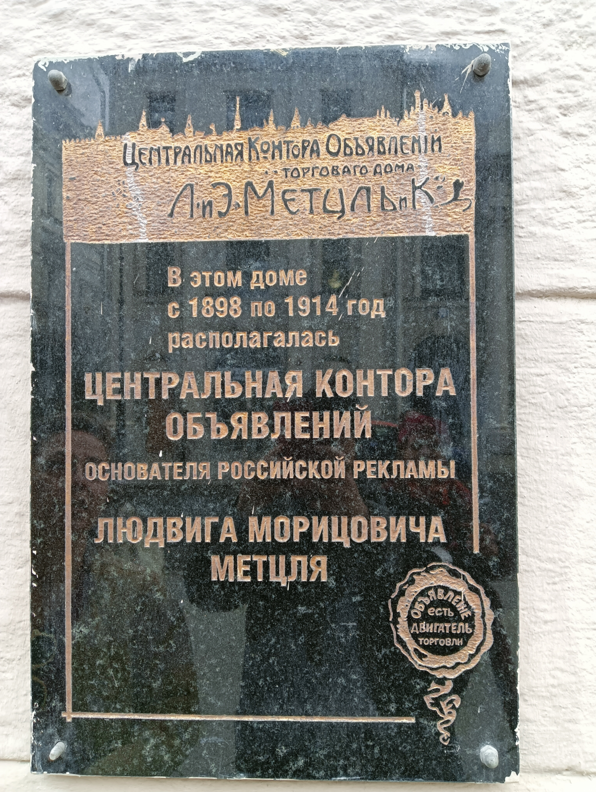 Всем привет 👋🏻 Пост-знакомство у меня здесь уже был, но решила повторить, вас же здесь стало больше 😁  
Меня зовут Дарья и мне, страшно сказать, 45 лет 😱  
В свои 40 я попыталась круто изменить свою ж... | Сетка — социальная сеть от hh.ru