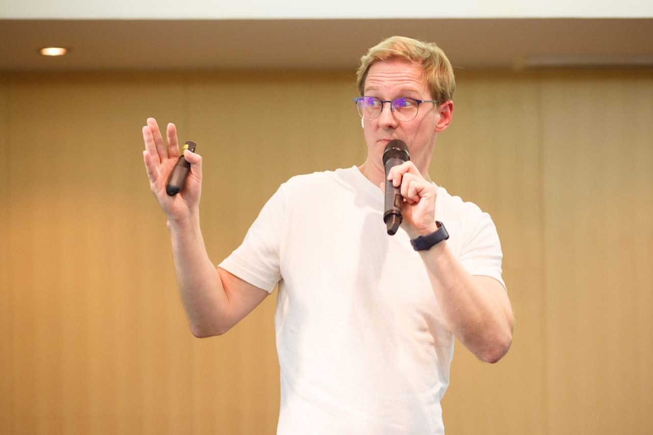 Провели прошлую пятницу с @pawsandcommits и @alekseimusatov отвратительно шутя и гыгыкая над умницами-стартаперами на забавном мероприятии под названием Startup Grill | Сетка — социальная сеть от hh.ru
