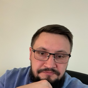 Илья Гутник