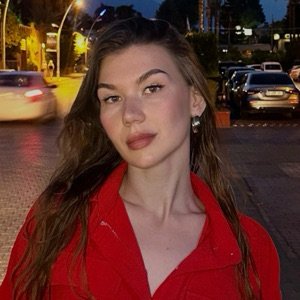 Анна Николаева