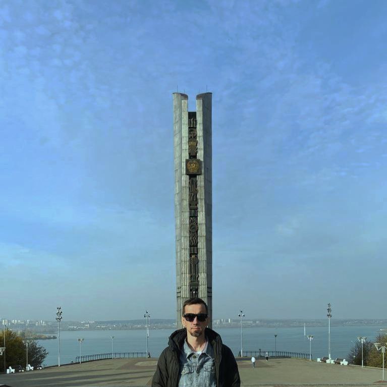 Сегодня обещают плюс девятнадцать, но с утра прохладно. Надел шапку
#monumentcap | Сетка — социальная сеть от hh.ru