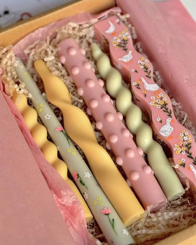 Люблю создавать уют вокруг себя🍮🕯️🥨
Всегда обустраиваю свой угол на свой вкус: плакаты, букетики сухоцветов, гирлянды ииии *свечи | Сетка — социальная сеть от hh.ru