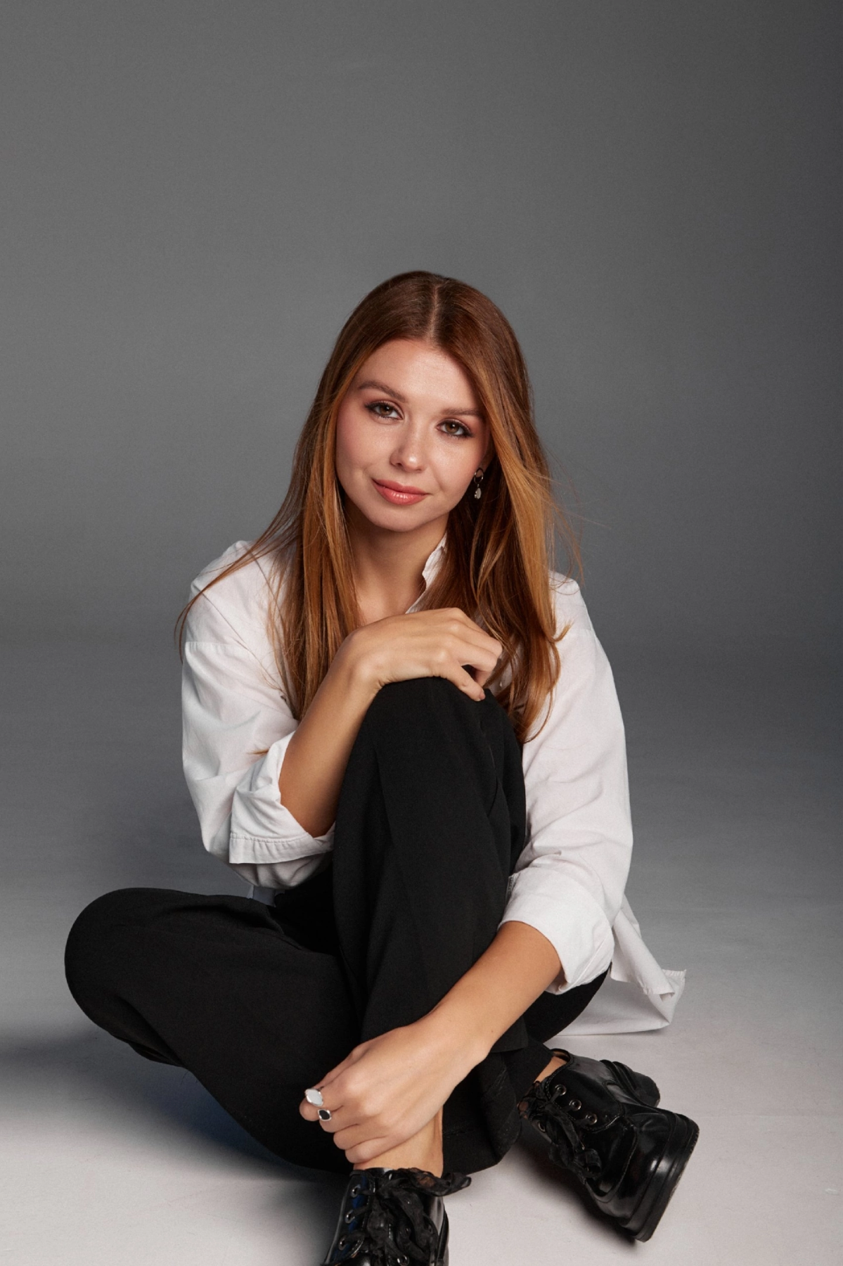 Приветствую!
Меня зовут Рина Еникеева. Я графический дизайнер и иллюстратор. Работаю в этой сфере с 2016 года.
Мой сайт: https://rinadesigner.tilda.ws/
Сотрудничаю с компаниями из разных сфер бизнеса | Сетка — социальная сеть от hh.ru
