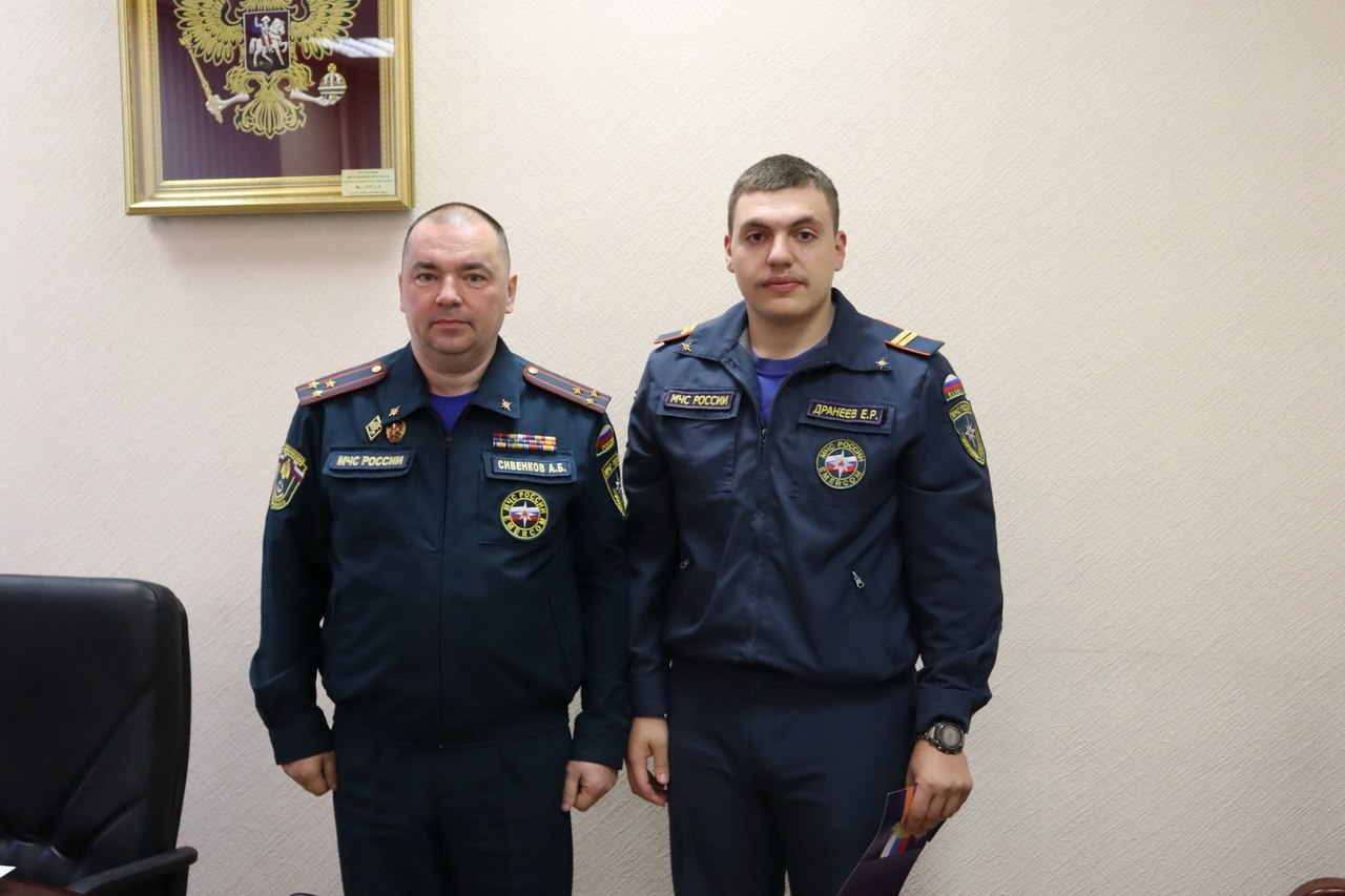 Сотрудникам ФГБУ ВНИИПО МЧС России
вручены очередные специальные звания | Сетка — социальная сеть от hh.ru