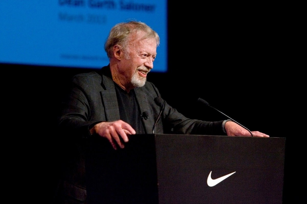 ⚡5 Заповедей Фила Найта
Фил Найт, создатель Nike, знал, что успех требует принципов.
✔"Становись лучше каждый день" — постоянное улучшение ведёт к величию | Сетка — социальная сеть от hh.ru