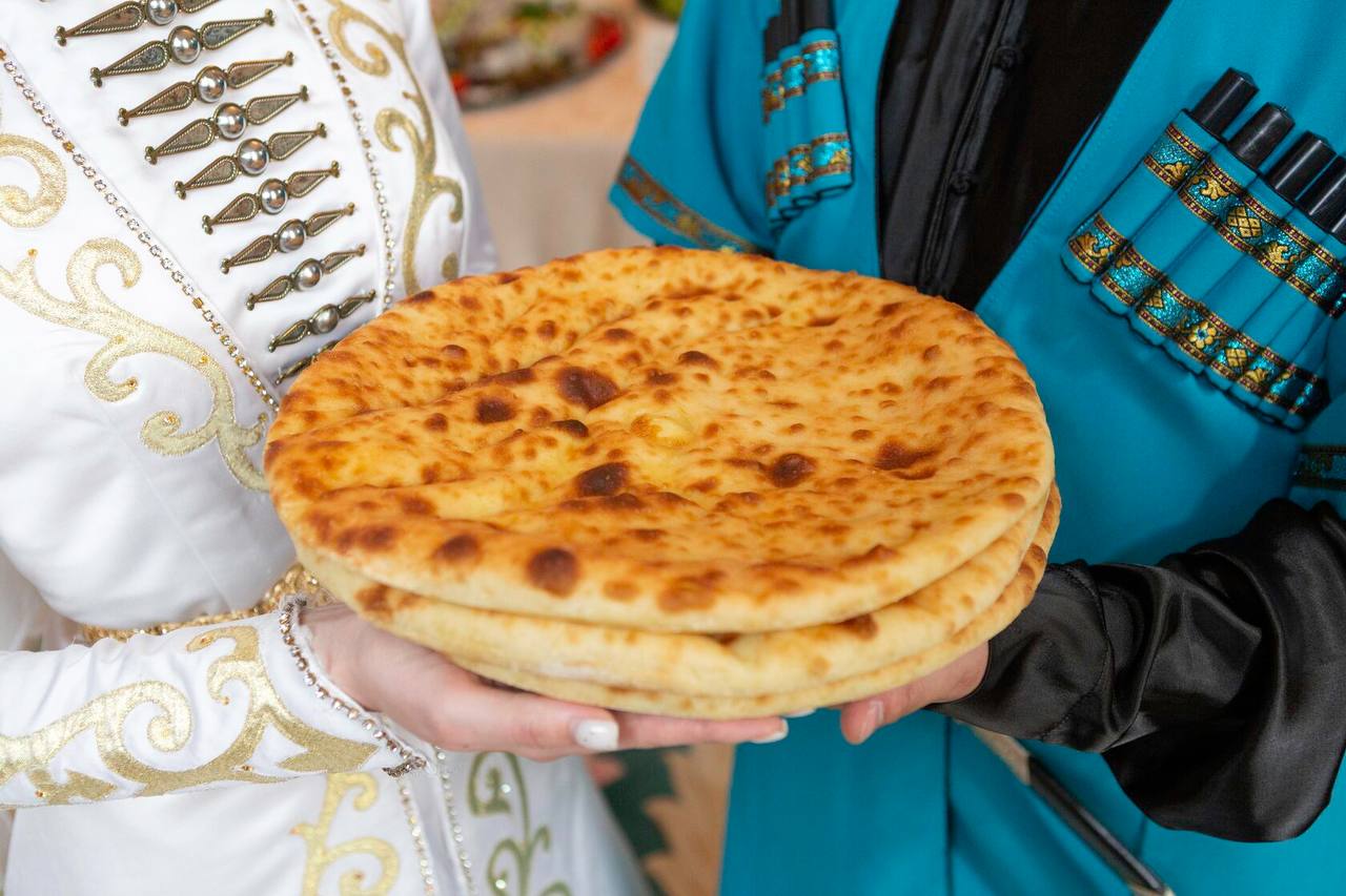 🥧 Всероссийский фестиваль осетинских пирогов пройдет на ВДНХ
С 11 по 13 октября
В программе:
➡️Мастер-классы по приготовлению блюд современной осетинской кухни
➡️Выступления музыкальных коллективов
⏭️... | Сетка — социальная сеть от hh.ru