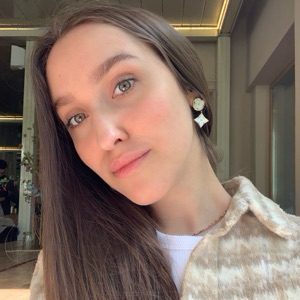 Арина Мельникова