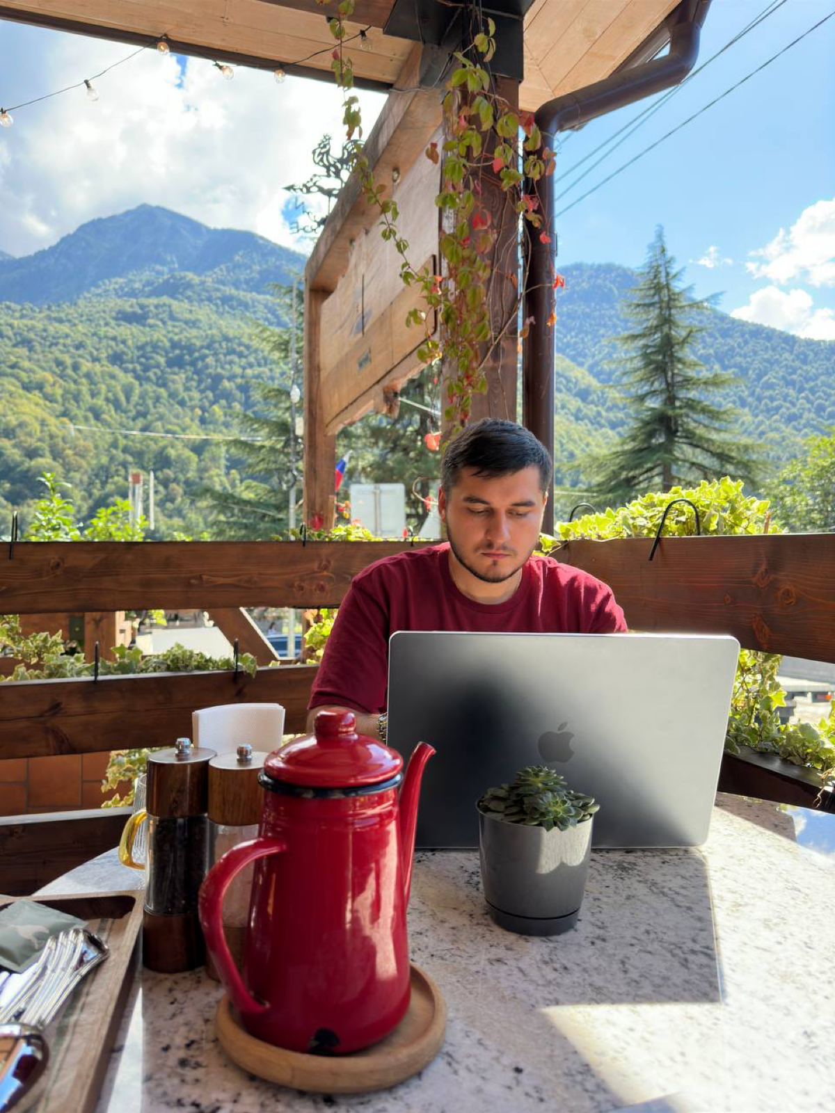 Working 🏔️ | Сетка — социальная сеть от hh.ru