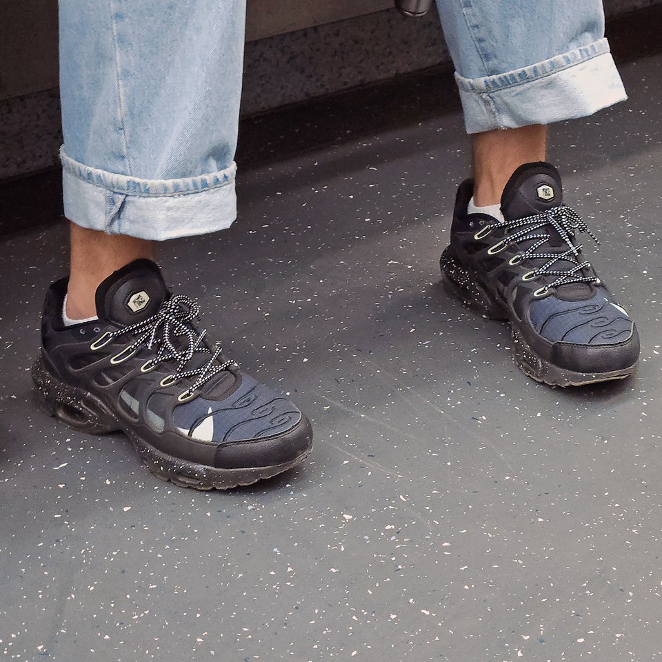 Начинаем выгуливать обувку потеплее, но пока только обувку))
И это — Nike Air Max Terrascape Plus
И о погоде 🌧
Сегодня в Москве пасмурно, дождь
Утром +13 🌧
Днём +14 🌧
Вечером +10 ☁️
#обувь #октябрь #2... | Сетка — социальная сеть от hh.ru