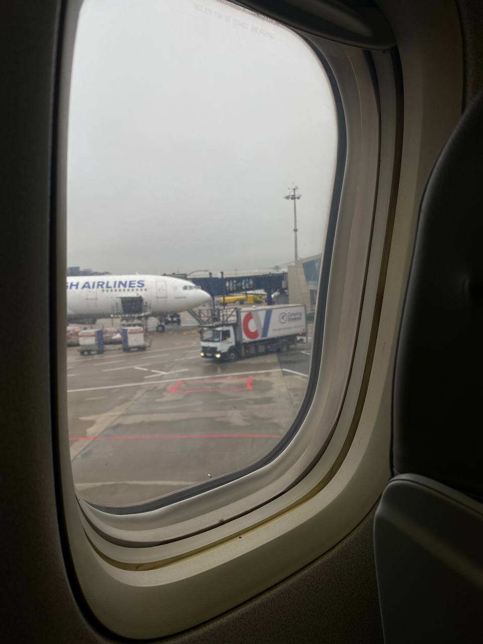 ну чтож, полетели! ✈️
знаете, время в полете для меня — время без времени; ты никогда не знаешь то, что ты думаешь и пишешь, это твои последние мысли? или дальше будет что-то еще?
это отличное время в... | Сетка — социальная сеть от hh.ru