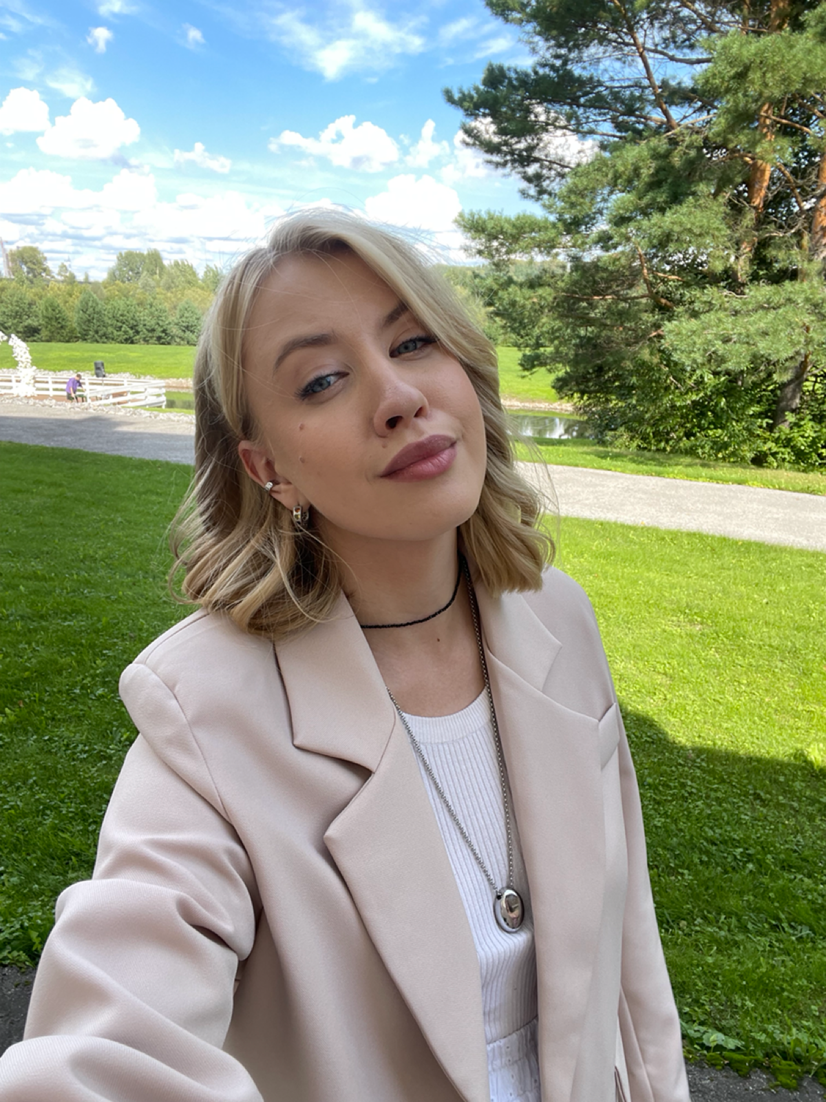 Привет! 👋 Меня зовут Алёна и я обожаю заниматься SMM. Каждый пост — это возможность для творчества и общения с вами. 🎨✨
Здесь я буду делиться мыслями и забавными моментами из мира SMM | Сетка — социальная сеть от hh.ru