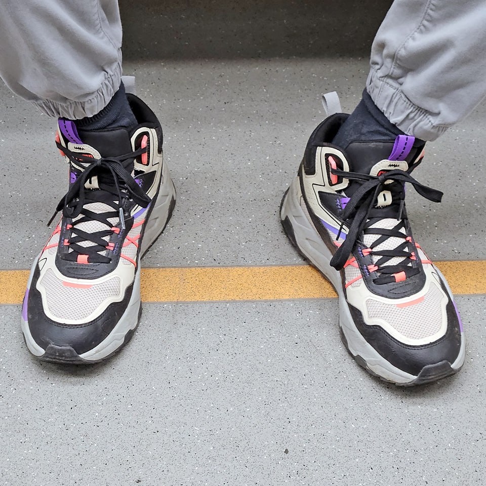 Хороши!
И это — Puma Trinity Mid Hybrid
#обувь #октябрь #2024г #ногимосковскогометро #NMMetro #метро #москва #серый #чёрный #кроссы #Puma | Сетка — социальная сеть от hh.ru