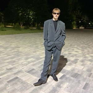 Максим Хрустков