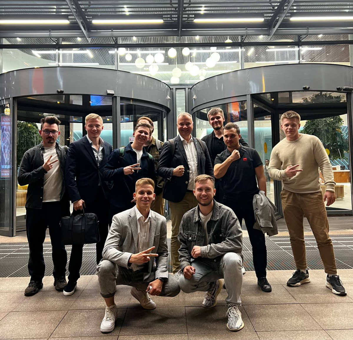 Друзья,  состоялся наш
бизнес ужин в Москве 🎉
Спасибо спикеру за выступление, твердые практичные рекомендации и энергию!
А участникам — за вовлечение и интересные вопросы!
Вы крутые! ❤️
🚩С этого момен... | Сетка — социальная сеть от hh.ru