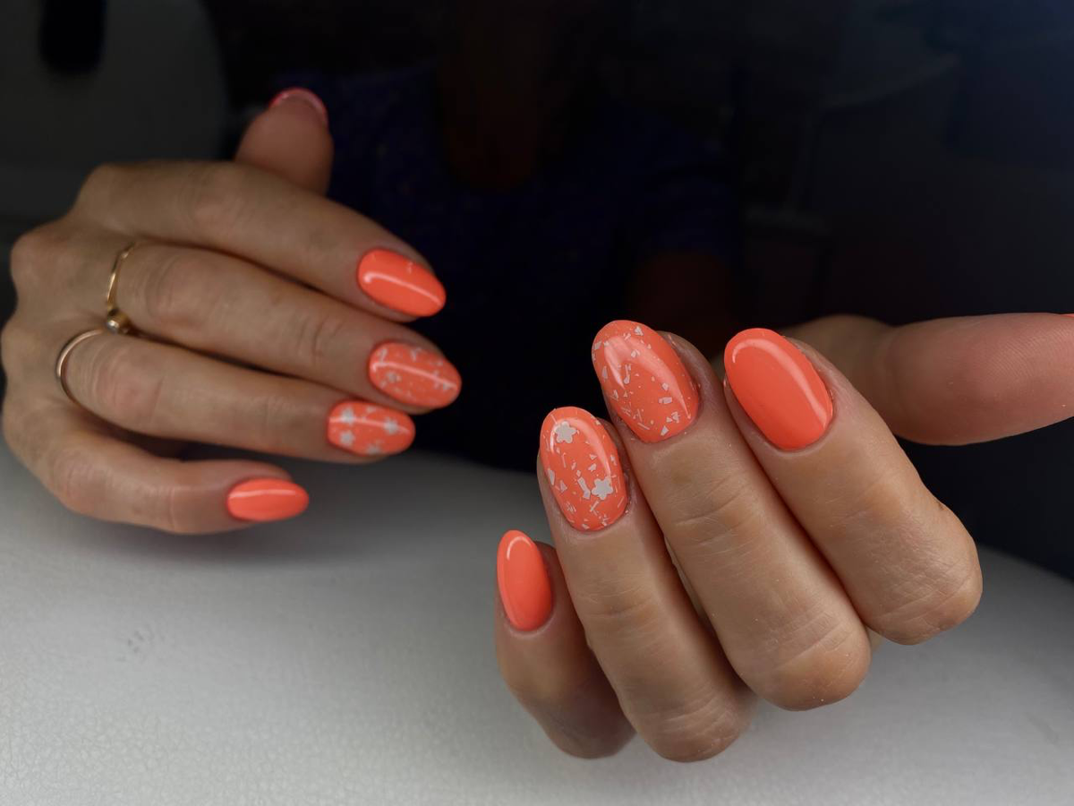 Здравствуйте, меня зовут Анна! Я очень общительная и коммуникабельная. Нахожу общий язык со всеми. Также являюсь дипломированным специалистом ногтевого сервиса | Сетка — социальная сеть от hh.ru