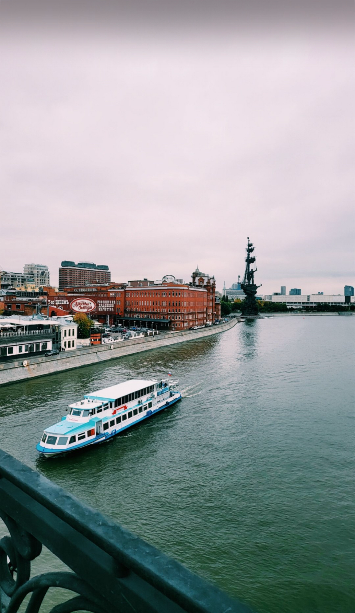 Сегодня ходила на конференцию по маркетингу в Telegram https://tgmarketconf.ru/  
Что есть сказать:  
🩵 Как я обожаю соц сети и контент платформы, какой же это дивный мир для любого бизнеса | Сетка — социальная сеть от hh.ru