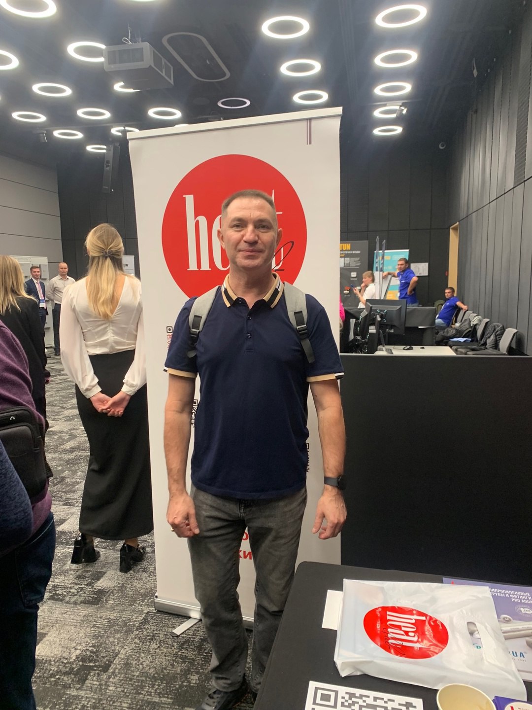 На BAXI Expo!
https://vk.com/video50025901456239489 | Сетка — социальная сеть от hh.ru