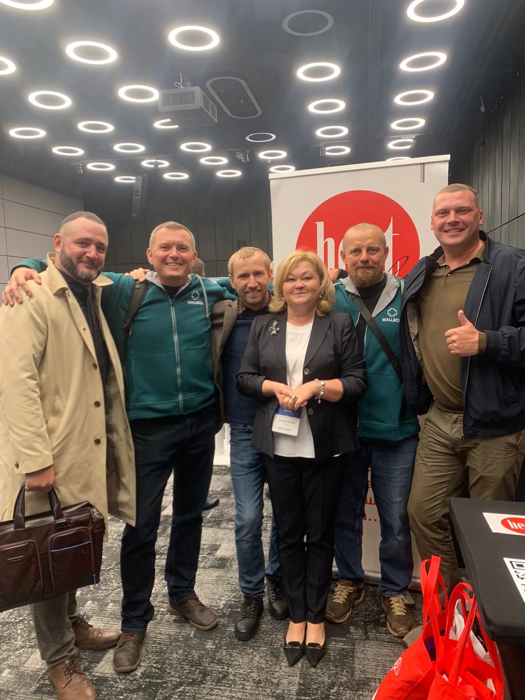 Знакомые все лица!!
https://vk.com/video50025901456239488 | Сетка — социальная сеть от hh.ru