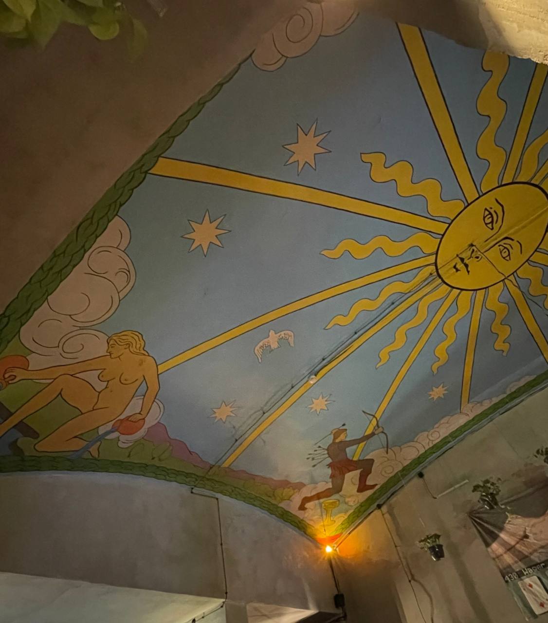 Escapist. Бар такой. Для заблудившихся, в кожаных плащах и модных кепках. Или без запятой даже, в тех плащах и правда, можно, заблудить | Сетка — социальная сеть от hh.ru