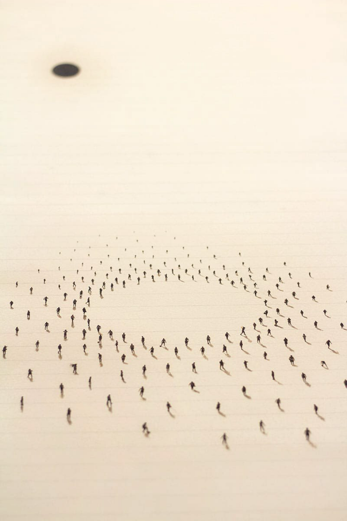 Агломерации — серия работ колумбийского художника Фелипе Бедойи
В этих работах художник исследует тему эмоциональных переживаний людей, сталкивающихся с изменениями.
#awdart via https://clck.ru/3Dpwkq | Сетка — социальная сеть от hh.ru