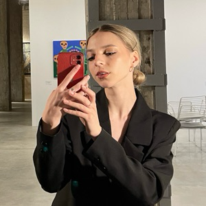 Анна Власова