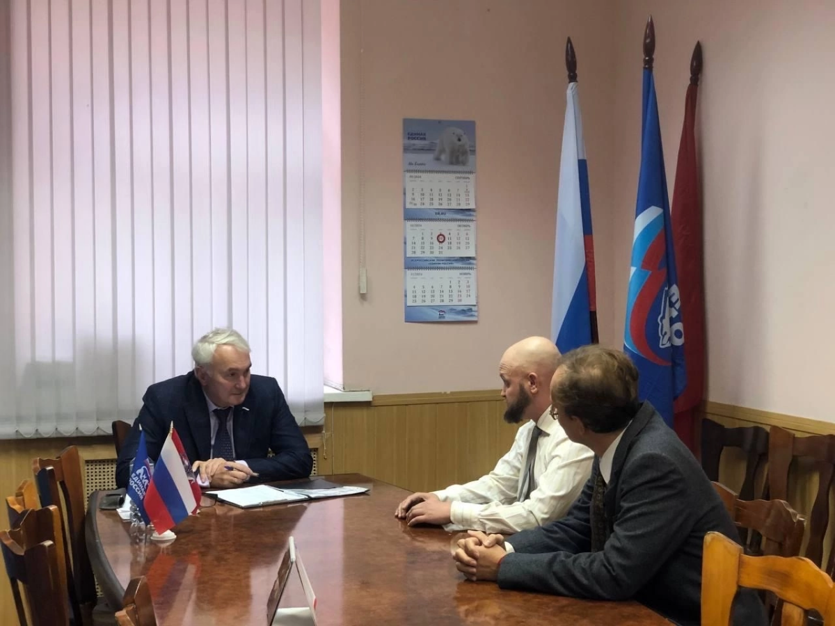 На встрече представителей АНО ЦЕНТР ПРАВОВОЙ И СОЦИАЛЬНОЙ ПОДДЕРЖКИ ГРАЖДАН "НикиенКо" с депутатом Картаполовым Андреем Валериевичем были подняты важные вопросы, касающиеся обороны и миграции, а также... | Сетка — социальная сеть от hh.ru