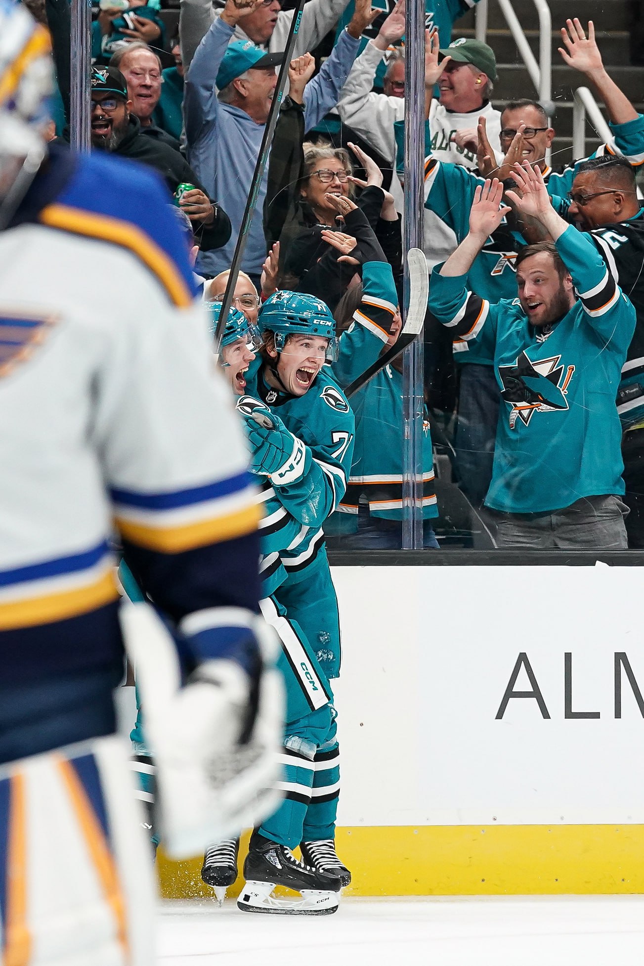 🦈 Задорные «Акулы»
Состоялся дебют Селебрини (1+1), Уилла Смита (по нулям, два броска), Гущина (-2, 2 броска, 2 мин штрафа) | Сетка — социальная сеть от hh.ru