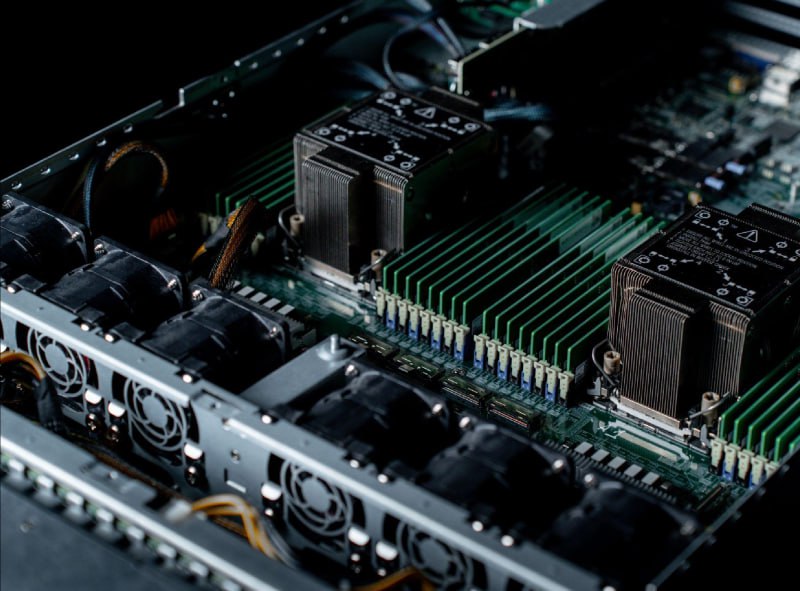 Selectel представила серверы на базе Intel Xeon Sierra Forrest и Granite Rapids
Компания Selectel представила собственную серверную платформу, претендующую на звание «самого современного российского с... | Сетка — социальная сеть от hh.ru
