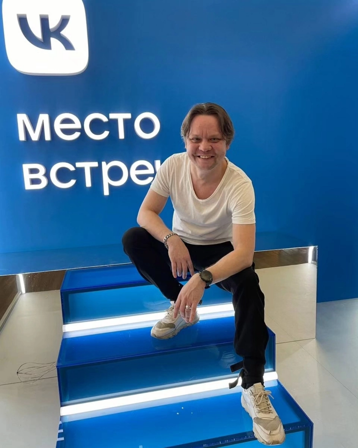 Ответ в Рунет: 24 горячих вопроса к VK Видео  
  
RU Creators запускают уникальный, первый в Рунете проект, в котором блогеры могут задать свои вопросы напрямую платформам | Сетка — социальная сеть от hh.ru