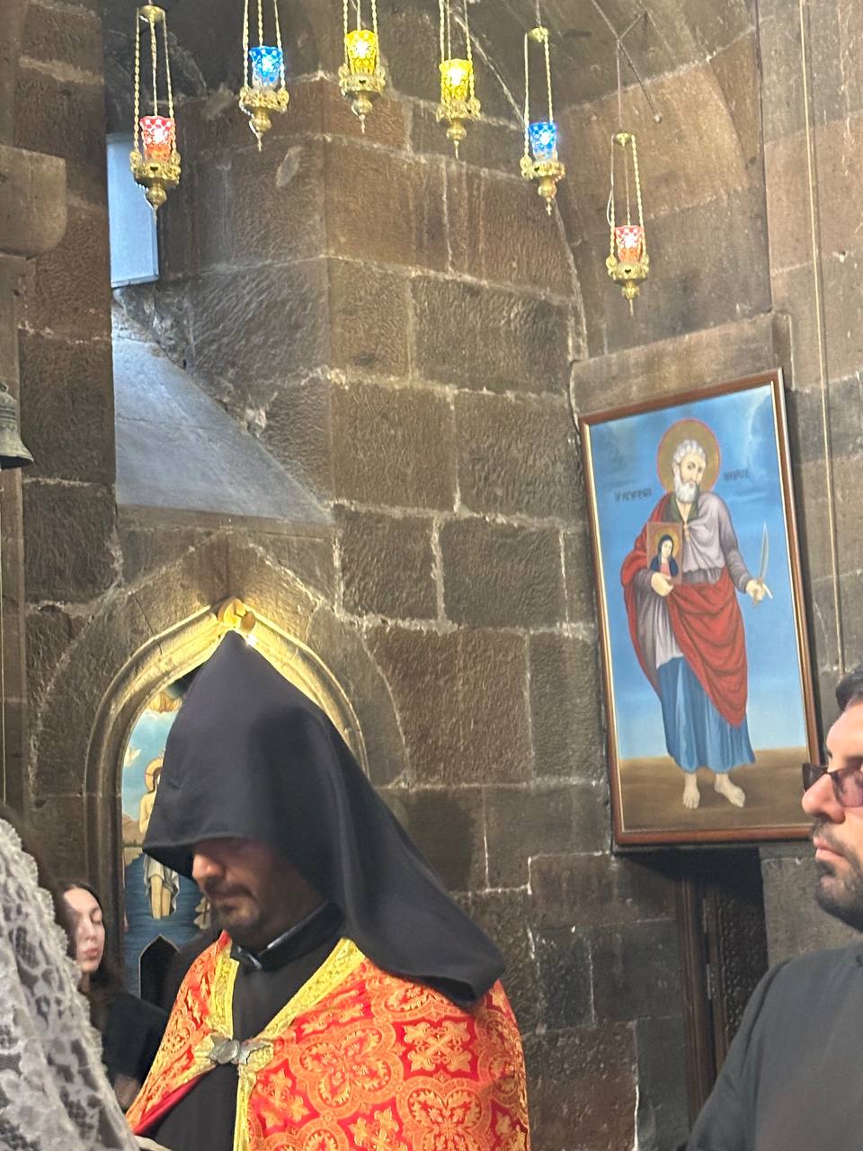 Мэджик дня, помимо венчания: девушка, которая, как мне казалось, сфотографировала нас на мой телефон в опере (я выложила эту фотографию везде)) была фотографом на венчании в церкви Шогакат! (30 мин от... | Сетка — социальная сеть от hh.ru