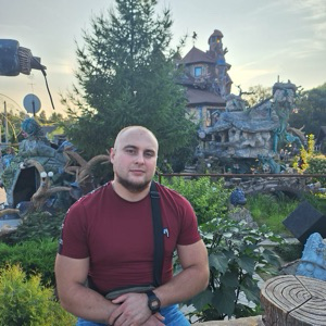 Максим Тихонов